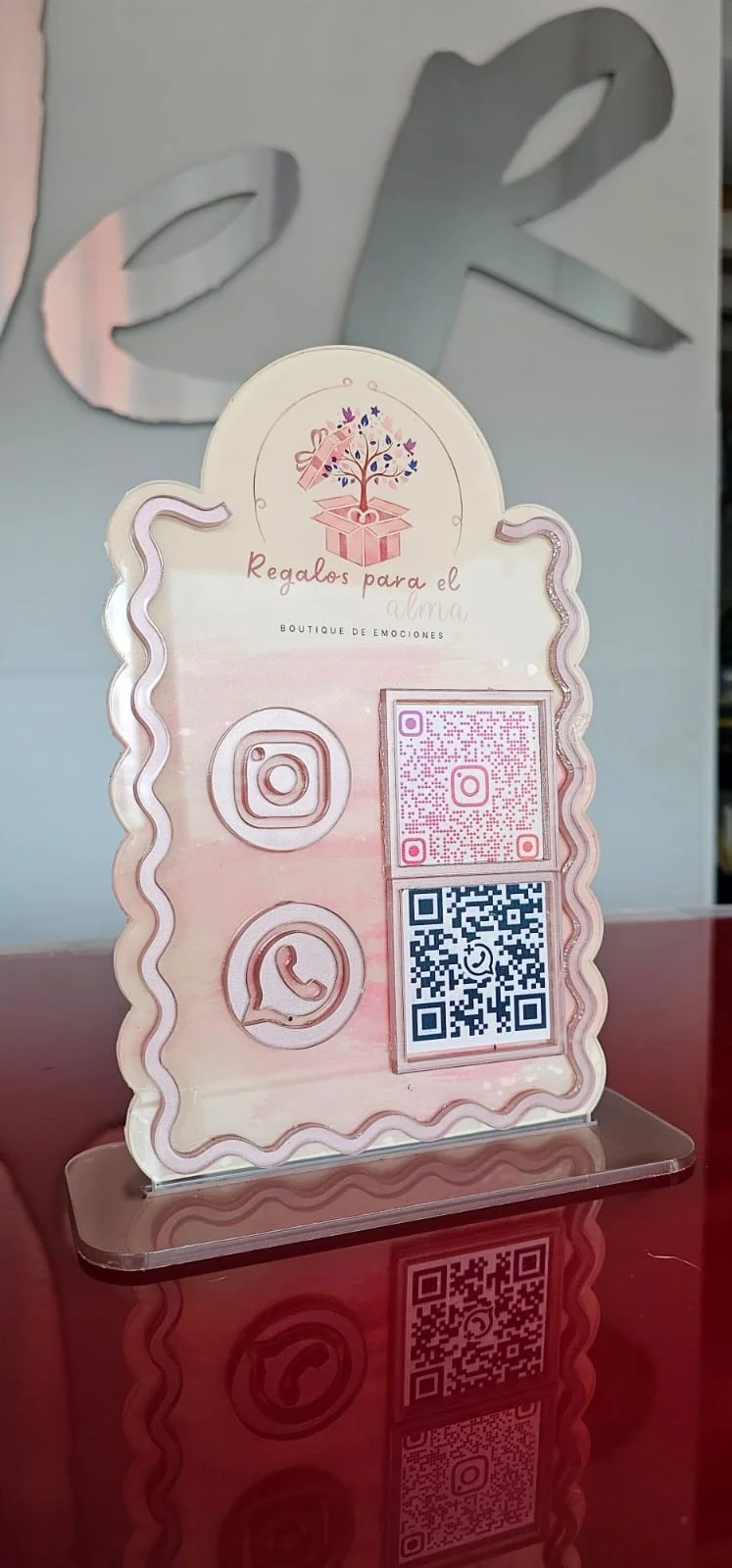 Acrílicos para Redes Sociales y Códigos QR en León